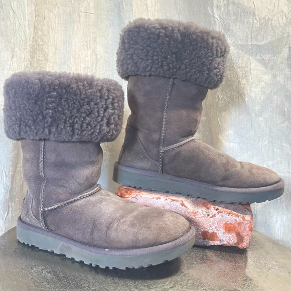 UGG Shoes - UGG boots Gray tall cuff sheepskin fur Classic winter size 6 fall winter warm